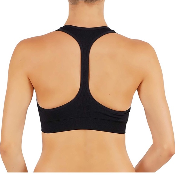 comfortable T-Back design Sports Bra in Black - Picture 2 of 3